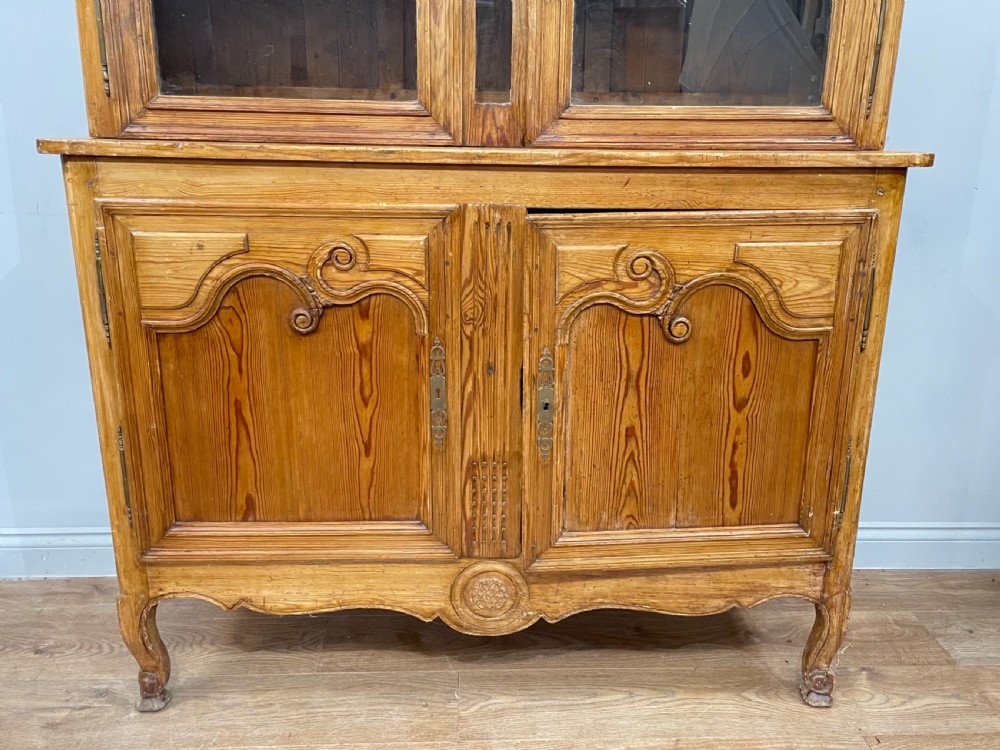 19th century French pine dresser cabinet  View III