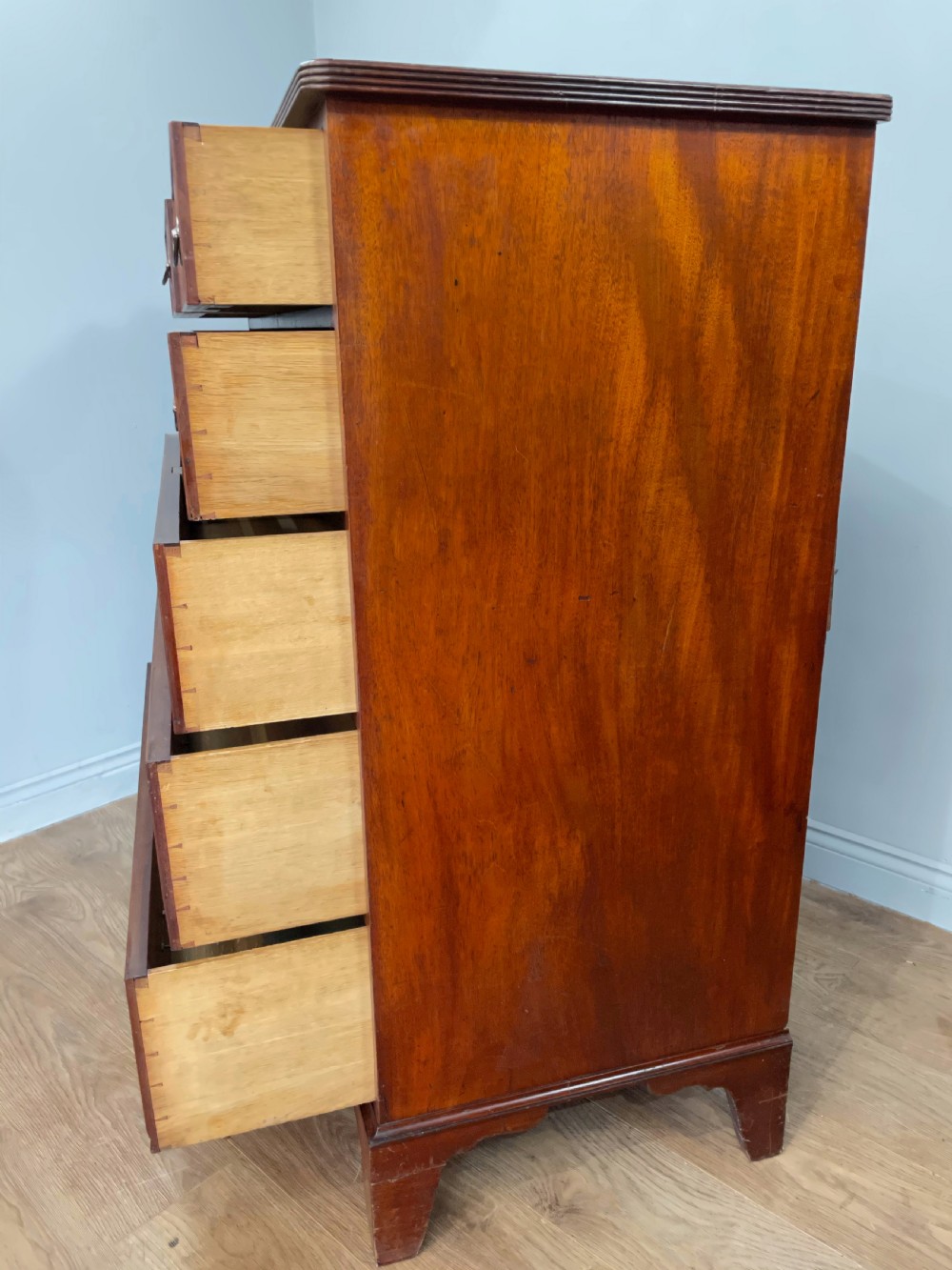 large Antique 19th century mahogany chest of drawers  View III