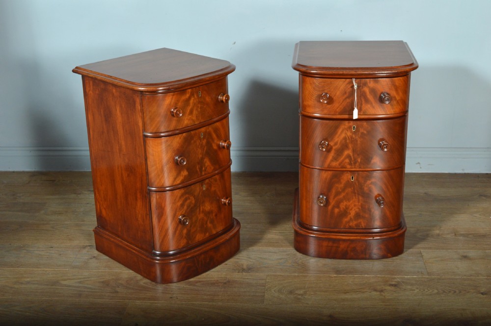Antique pair of Victorian mahogany bow front bedside chests of drawers 