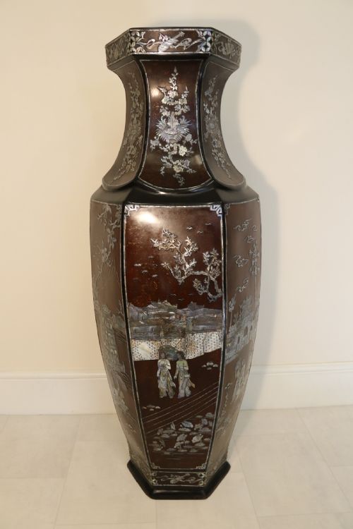fig 1. A very large Chinese Vase