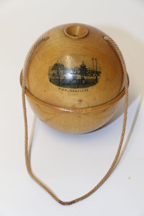 A TURNED MAPLE WOOD MAUCLINEWARE WARE STRING HOLDER - ADDITIONAL PHOTO 1