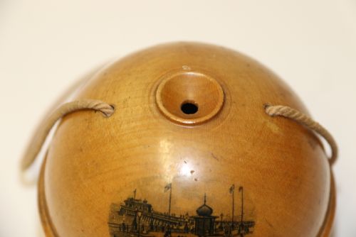 A TURNED MAPLE WOOD MAUCLINEWARE WARE STRING HOLDER - ADDITIONAL PHOTO 4