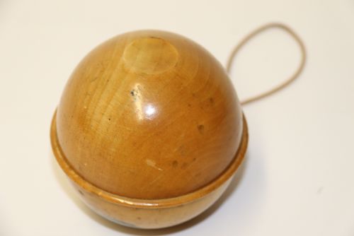 A TURNED MAPLE WOOD MAUCLINEWARE WARE STRING HOLDER - ADDITIONAL PHOTO 5