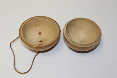 A TURNED MAPLE WOOD MAUCLINEWARE WARE STRING HOLDER - ADDITIONAL PHOTO 6