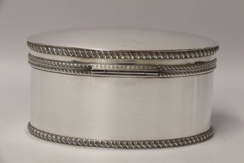 A SUPERB QUALITY SILVER PLATED DOMED OVAL BOX - ADDITIONAL PHOTO 2