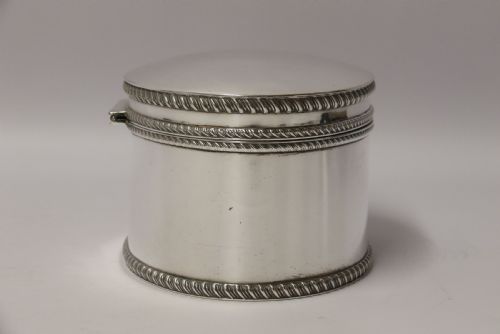 A SUPERB QUALITY SILVER PLATED DOMED OVAL BOX - ADDITIONAL PHOTO 3