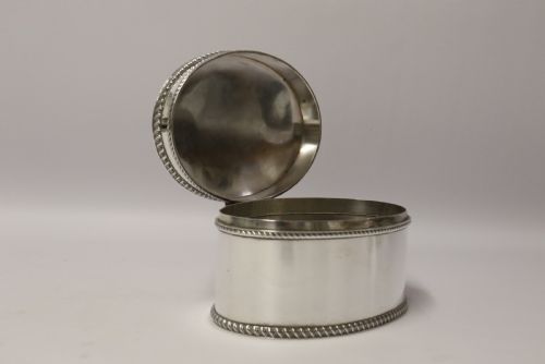 A SUPERB QUALITY SILVER PLATED DOMED OVAL BOX - ADDITIONAL PHOTO 4