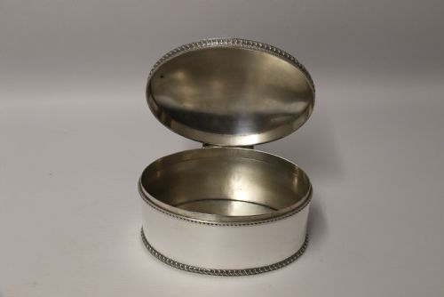 A SUPERB QUALITY SILVER PLATED DOMED OVAL BOX - ADDITIONAL PHOTO 5