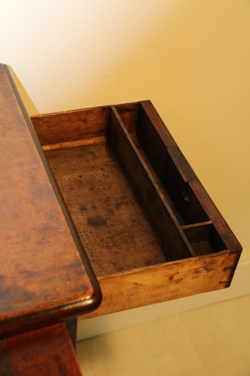 A RARE EARLY ENGLISH 18TH CENTURY BACHELORS WRITING CHEST OF DRAWERS - ADDITIONAL PHOTO 14