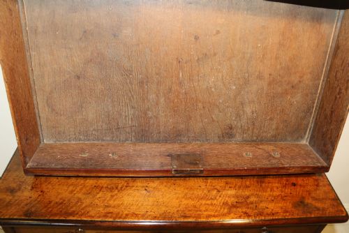 A RARE EARLY ENGLISH 18TH CENTURY BACHELORS WRITING CHEST OF DRAWERS - ADDITIONAL PHOTO 19