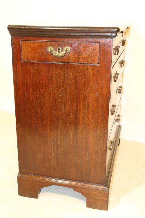 A RARE EARLY ENGLISH 18TH CENTURY BACHELORS WRITING CHEST OF DRAWERS - ADDITIONAL PHOTO 23