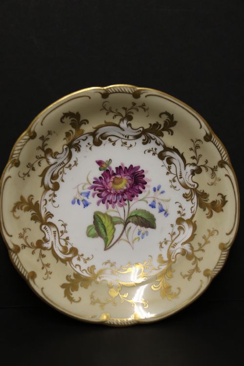 A SUPERB ENGLISH PORCELAIN DAVENPORT EARLY 19TH C CABINET TRIO - ADDITIONAL PHOTO 1