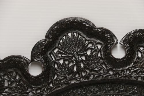 A FINE INDIAN RAJ PERIOD COPPER HAND PIERCED AND DECORATED WALL CHARGER - ADDITIONAL PHOTO 2