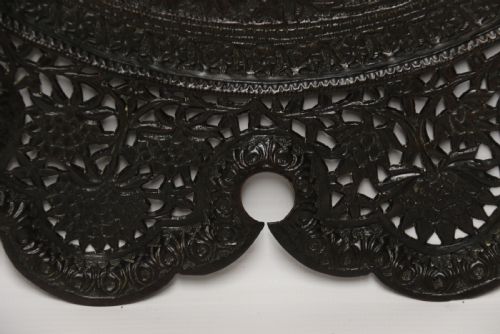 A FINE INDIAN RAJ PERIOD COPPER HAND PIERCED AND DECORATED WALL CHARGER - ADDITIONAL PHOTO 3