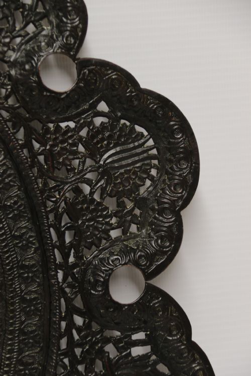 A FINE INDIAN RAJ PERIOD COPPER HAND PIERCED AND DECORATED WALL CHARGER - ADDITIONAL PHOTO 5