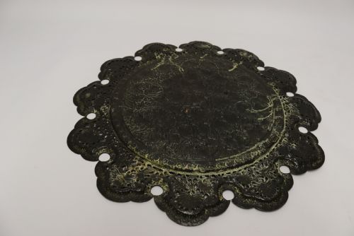 A FINE INDIAN RAJ PERIOD COPPER HAND PIERCED AND DECORATED WALL CHARGER - ADDITIONAL PHOTO 8
