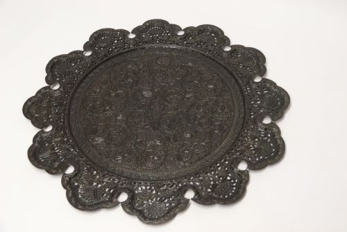 A FINE INDIAN RAJ PERIOD COPPER HAND PIERCED AND DECORATED WALL CHARGER - ADDITIONAL PHOTO 9