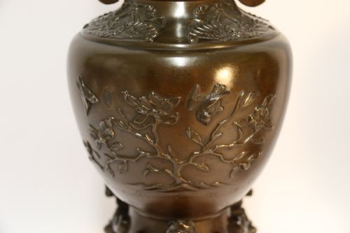 A PAIR OF MEIJI PERIOD JAPANESE BRONZE VASES CIRCA 1900 - ADDITIONAL PHOTO 4