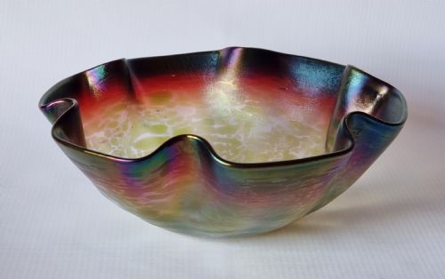A STUNNING BOHEMIAN ART GLASS IRIDESCENT BOWL FROM THE LOETZ FACTORY - ADDITIONAL PHOTO 1