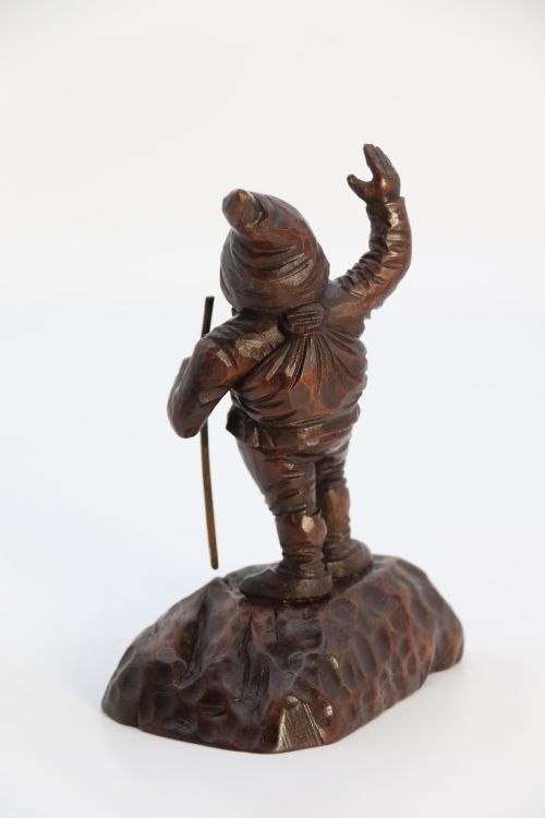 A RARE LATE 19TH CENTURY BLACK FOREST CARVED WALNUT FIGURE OF A GNOME - ADDITIONAL PHOTO 5