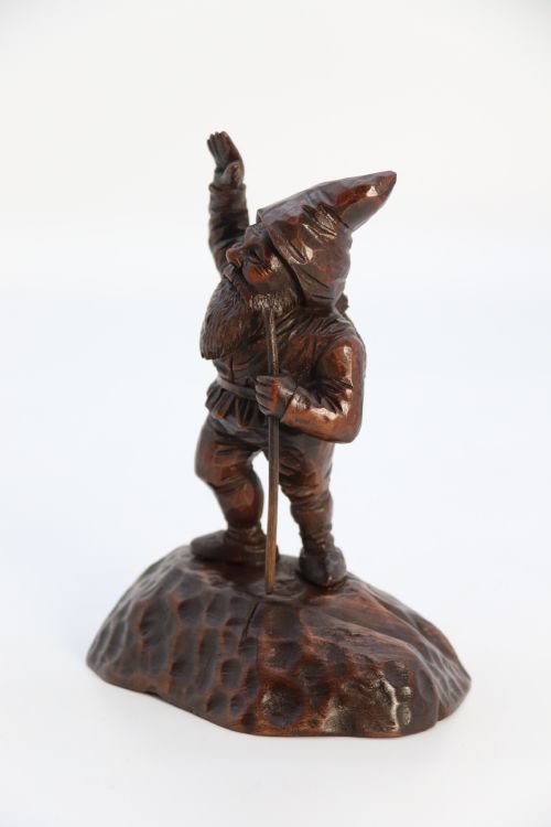 A RARE LATE 19TH CENTURY BLACK FOREST CARVED WALNUT FIGURE OF A GNOME - ADDITIONAL PHOTO 6