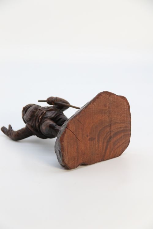 A RARE LATE 19TH CENTURY BLACK FOREST CARVED WALNUT FIGURE OF A GNOME - ADDITIONAL PHOTO 8