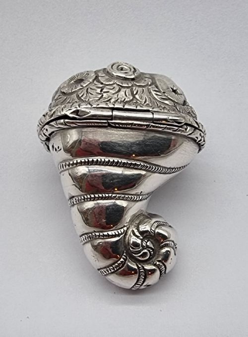fig 1. An extremely rare early 19th C Georgian silver vinaigrette modelled as cornucopia hallmarked for Birmingham and most likely by the silversmith John Bettridge.