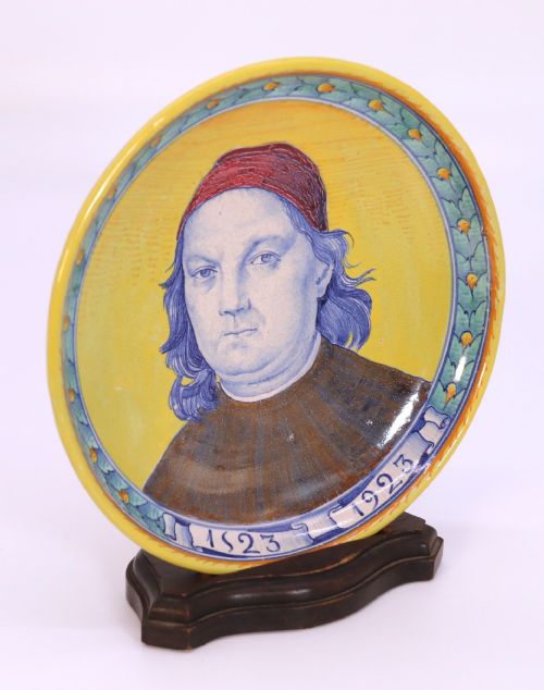 fig 1. A superb Italian majolica pottery hand painted portrait plate of the Renaissance artist Pietro Perugino (1446 – 1523)