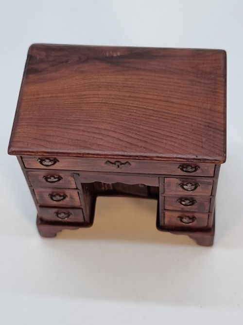 ANTIQUE MINIATURE YEW WOOD KNEEHOLE DESK ENGLISH CIRCA 1910 - ADDITIONAL PHOTO 12