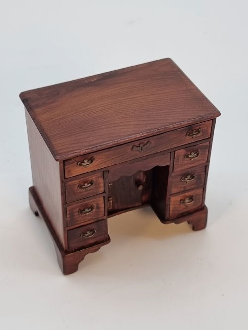 ANTIQUE MINIATURE YEW WOOD KNEEHOLE DESK ENGLISH CIRCA 1910 - ADDITIONAL PHOTO 13