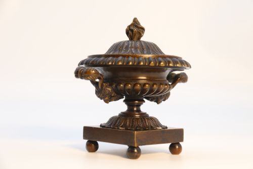 ANTIQUE ENGLISH REGENCY PERIOD CLASSICAL BRONZE URNS CIRCA 1820 - ADDITIONAL PHOTO 9