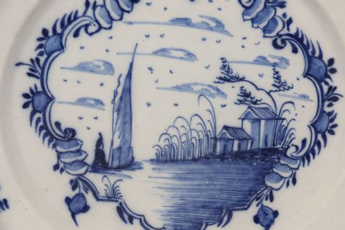 MID 18TH CENTURY BLUE AND WHITE ENGLISH DELFT CHARGER CIRCA 1750 - ADDITIONAL PHOTO 2