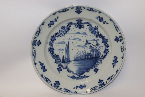 MID 18TH CENTURY BLUE AND WHITE ENGLISH DELFT CHARGER CIRCA 1750 - ADDITIONAL PHOTO 4