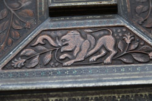A RARE HUNTER AND PALMER NOVELTY BISCUIT TIN PRODUCED TO LOOK LIKE AN INDIAN CARVED HARDWOOD BOX - ADDITIONAL PHOTO 14