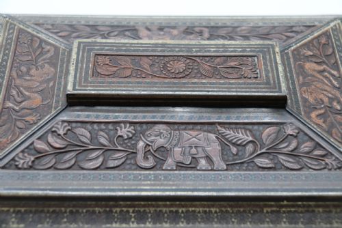 A RARE HUNTER AND PALMER NOVELTY BISCUIT TIN PRODUCED TO LOOK LIKE AN INDIAN CARVED HARDWOOD BOX - ADDITIONAL PHOTO 15