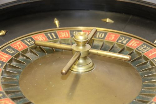 ANTIQUE 19TH CENTURY LARGE FRENCH ROULETTE WHEEL CIRCA 1880 WITH THE ORIGINAL FELT TABLE CLOTH - ADDITIONAL PHOTO 12