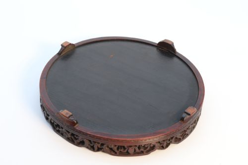 ANTIQUE CHINESE CARVED HARDWOOD AND SILK EMBROIDERED TRAY CIRCA 1860 - ADDITIONAL PHOTO 10
