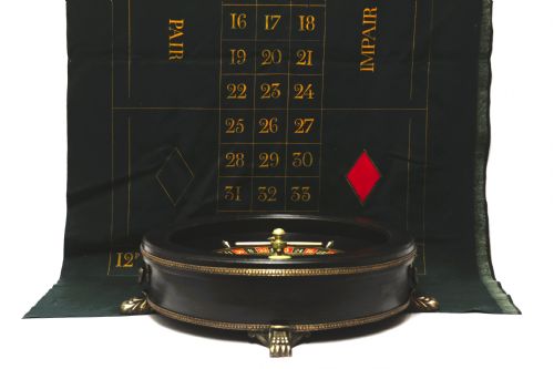 ANTIQUE 19TH CENTURY LARGE FRENCH ROULETTE WHEEL CIRCA 1880 WITH THE ORIGINAL FELT TABLE CLOTH