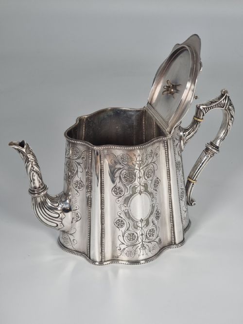 AN ENGLISH VICTORIAN SILVER PLATED TEACOFFEE SET LARGE AND ORNATE DECORATIVE FOUR PIECE SET - ADDITIONAL PHOTO 12
