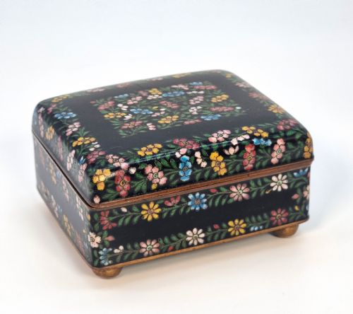 fig 1. A Chinese 19th C cloisonné enamel box, circa 1880