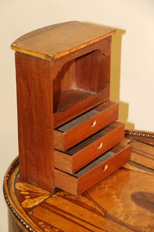A RARE AND EXQUISITE GEORGE III LADIES WORKTABLE WITH MULTIPLE SECRET RISING COMPARTMENTS - ADDITIONAL PHOTO 11