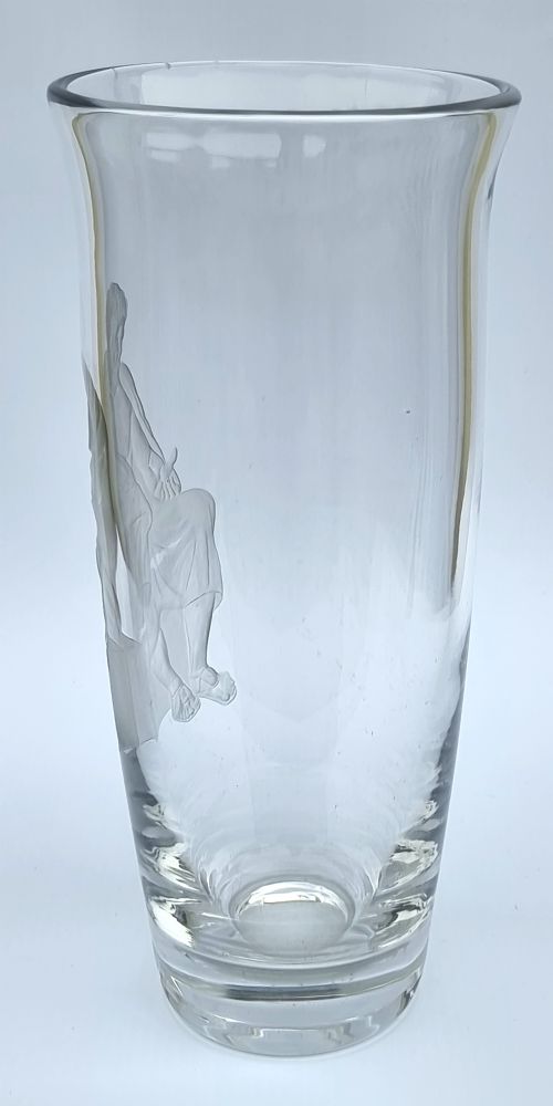 ENGLISH WHEEL ENGRAVED GLASS VASE WITH SOCRATES THE GREEK PHILOSOPHER - ADDITIONAL PHOTO 2