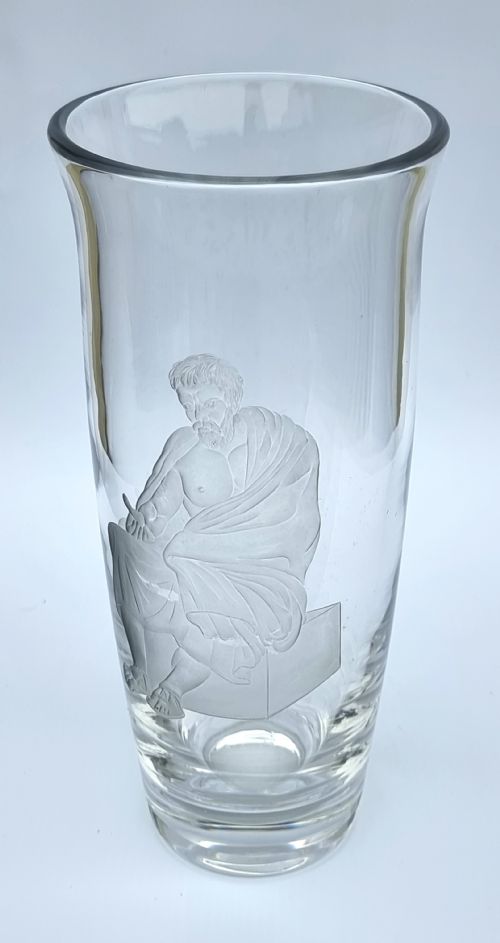 ENGLISH WHEEL ENGRAVED GLASS VASE WITH SOCRATES THE GREEK PHILOSOPHER - ADDITIONAL PHOTO 8