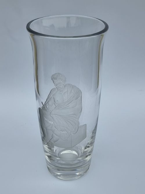ENGLISH WHEEL ENGRAVED GLASS VASE WITH SOCRATES THE GREEK PHILOSOPHER - ADDITIONAL PHOTO 9