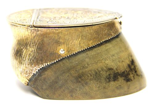 A COUNTRY HOUSE INK WELL IN THE FORM OF A PONY'S HOOF - ADDITIONAL PHOTO 3