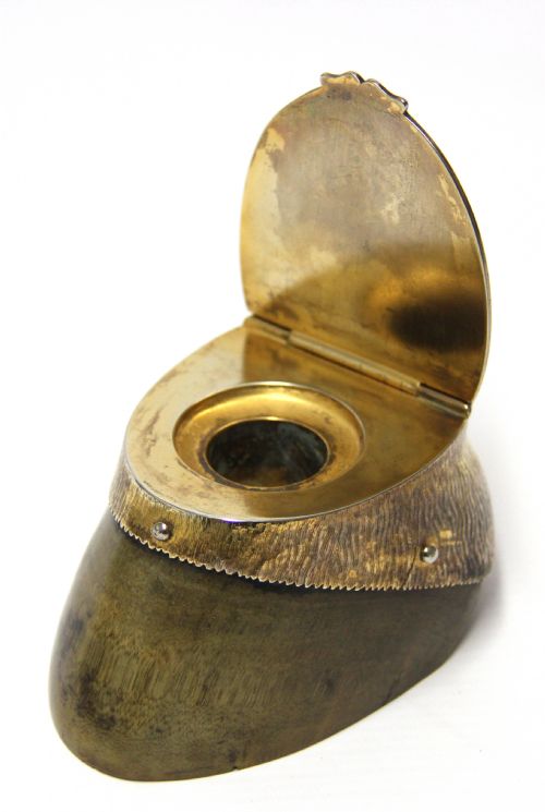 A COUNTRY HOUSE INK WELL IN THE FORM OF A PONY'S HOOF - ADDITIONAL PHOTO 5