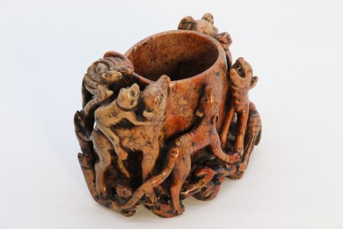 A LATE 19TH CENTURY CHINESE CARVED SOAPSTONE BRUSH POT CIRCA 1890 - ADDITIONAL PHOTO 8