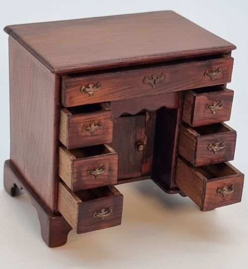 ANTIQUE MINIATURE YEW WOOD KNEEHOLE DESK ENGLISH CIRCA 1910 - ADDITIONAL PHOTO 3