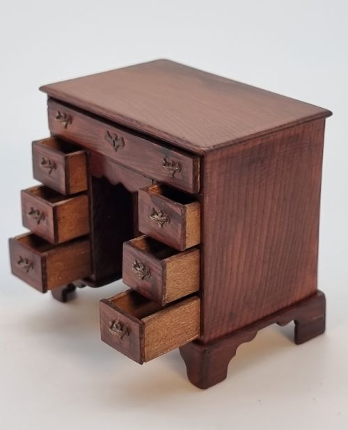 ANTIQUE MINIATURE YEW WOOD KNEEHOLE DESK ENGLISH CIRCA 1910 - ADDITIONAL PHOTO 4