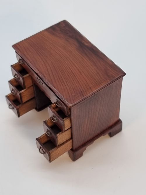 ANTIQUE MINIATURE YEW WOOD KNEEHOLE DESK ENGLISH CIRCA 1910 - ADDITIONAL PHOTO 5